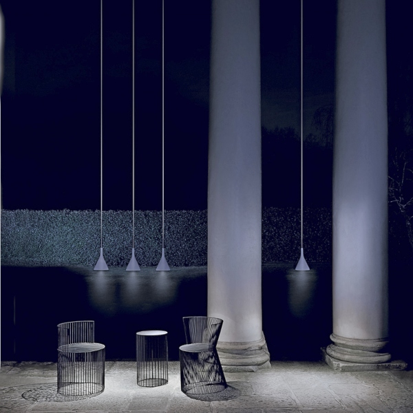 Aplomb Outdoor sospensione di Foscarini ambientazione.