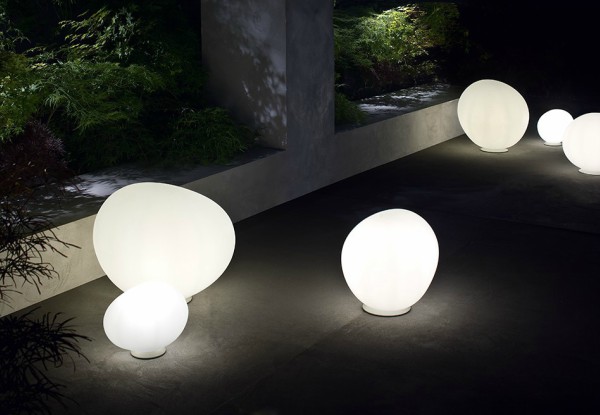 Gregg outdoor tavolo/terra nelle misure xl, grande e media, illuminano con eleganza i vialetti degli ambienti esterni