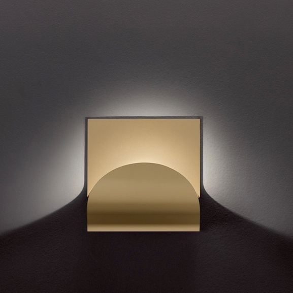 Incontro parete/soffitto nella finitura oro opaco
