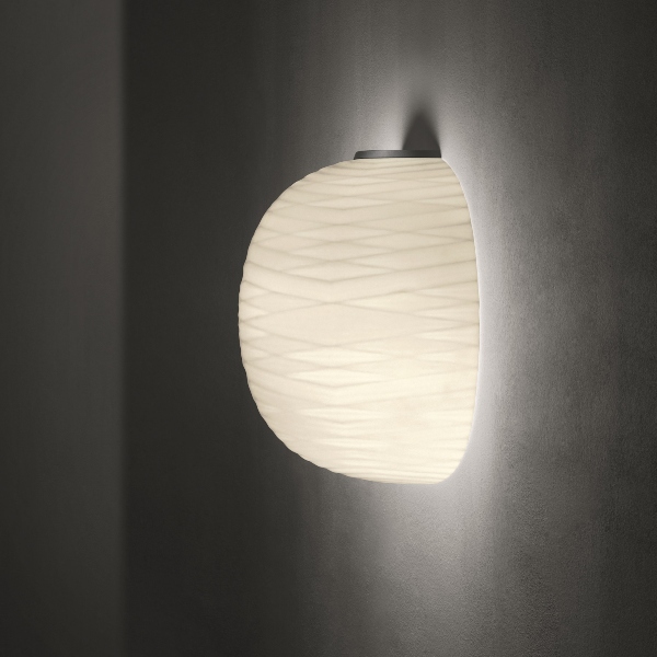 Gregg semi di Foscarini vetro bianco, montatura grafite.