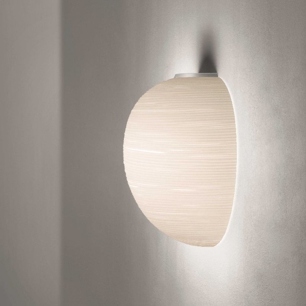 Lampada da parete Rituals XL semi di Foscarini in vetro soffiato satinato inciso