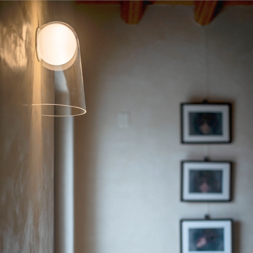 Lampada da parete Satellight led di Foscarini in vetro soffiato e alluminio verniciato