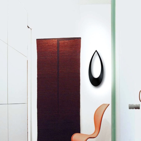 Blum parete di Lumencenter nella finitura matte black, ambientata.