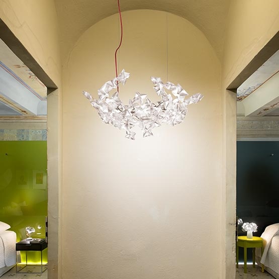 Lampada da sospensione Hanami small di Slamp in lentiflex/polycarbonate/stainless steel. Filo Rosso