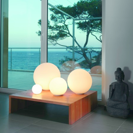 Lampada da tavolo Dioscuri 25 di Artemide in vetro soffiato, policarbonato, acciaio