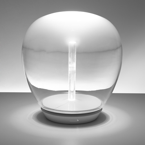 Lampada da tavolo Empatia 26 led di Artemide in vetro soffiato, metacrilato, alluminio