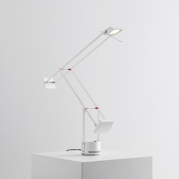 Tizio di Artemide nel colore bianco