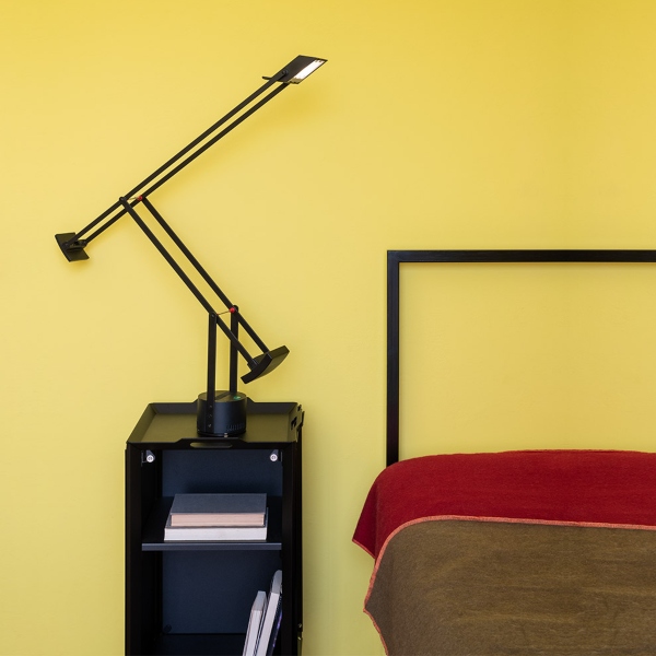 Lampada da tavolo Tizio di Artemide in alluminio, tecnopolimero.