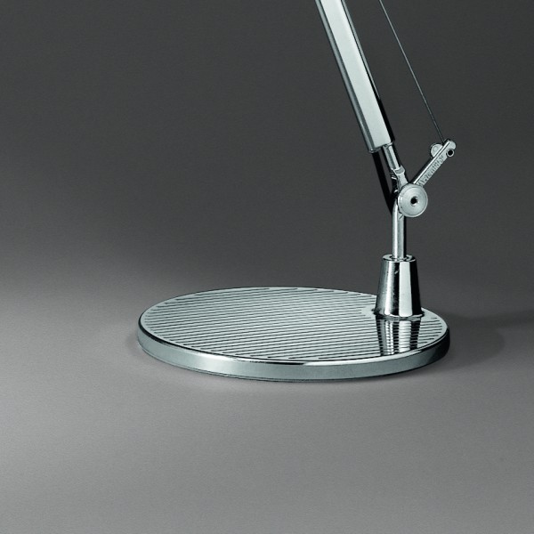 Tolomeo tavolo, base diametro cm.23, in acciaio di Artemide