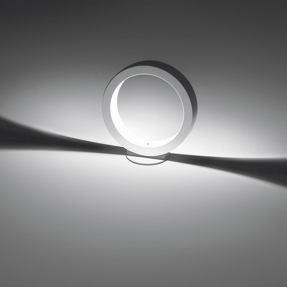 Assolo lampada da tavolo nella finitura bianco