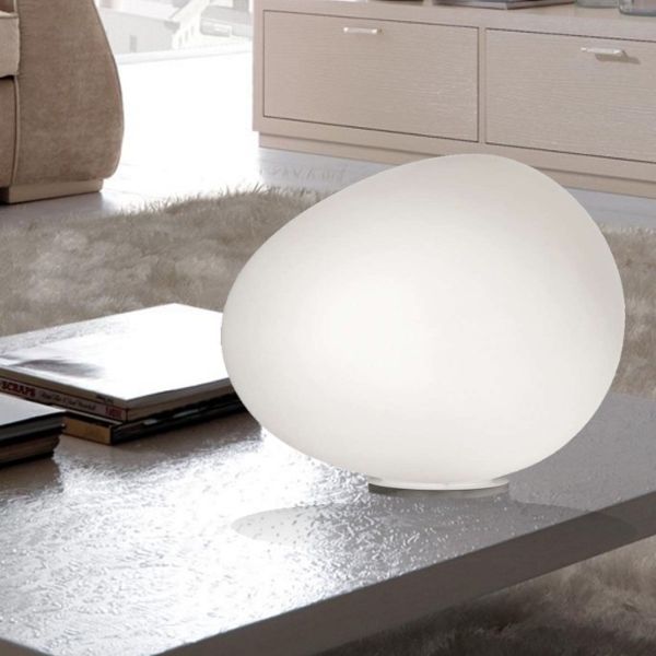 Lampada da tavolo Gregg media con dimmer di Foscarini in vetro soffiato acidato e metallo verniciato