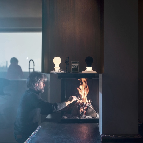 Lampada da tavolo Light Bulb di Foscarini in vetro soffiato e alluminio