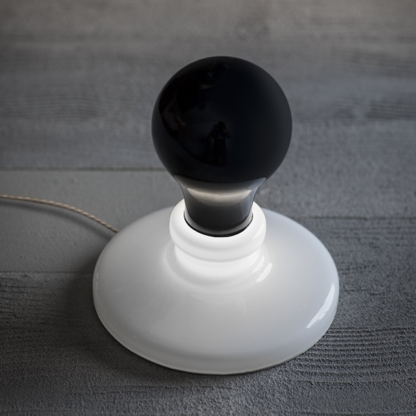 Black Light Bulb lampada da tavolo