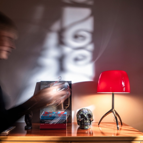 Lumiere piccola da tavolo, montatura champagne e vetro ciliegia