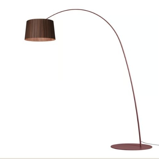 Lampada da terra Twiggy Elle Rosewood di Foscarini in legno di palissandro, materiale composito su base di fibra di vetro laccato, PMMA, policarbonato e alluminio