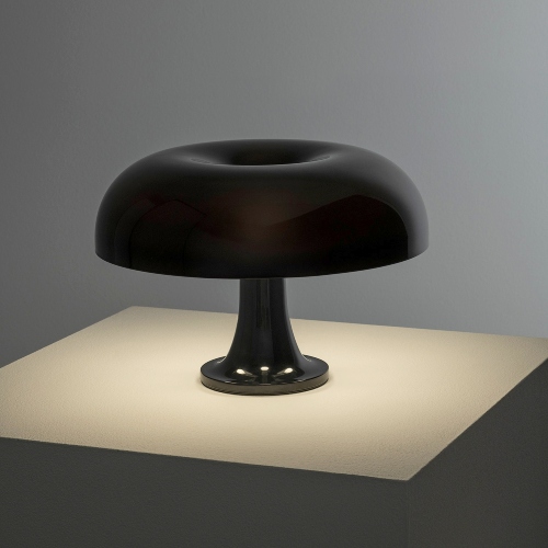 Nessino di Artemide nella finitura nero.
