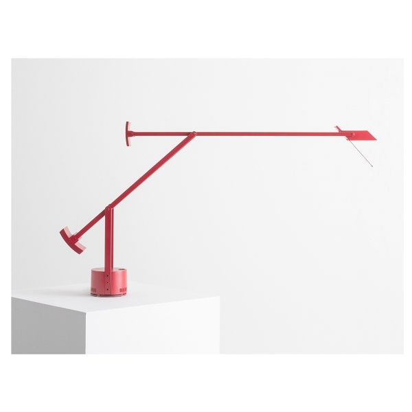 Tizio 50 years di Artemide, colore rosso.