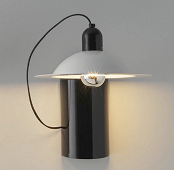 Lampiatta lampada da tavolo/parete di Stilnovo, finitura nero con parabola bianca.